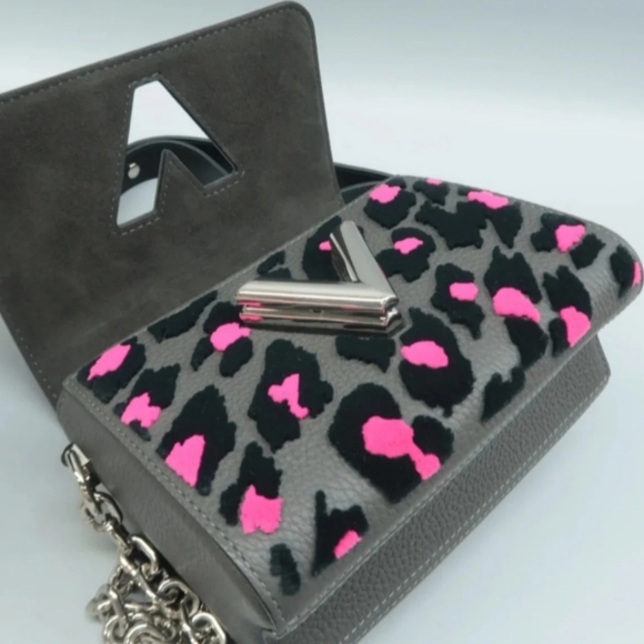 Rare Louis Vuitton Leather Twist Lock andTuffetage Leopard Like New - Picture 2 of 8